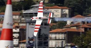 Paul Bonhomme wins Red Bull Air Race
